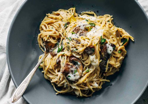 Spaghetti with fried peppered mushrooms